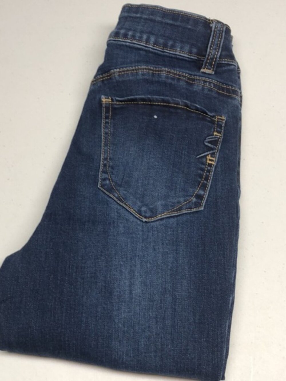 LIKE NEW SECRETS WITH LOVE HIGH-RISE NARROW WAIST JEANS 1/25x⭐️